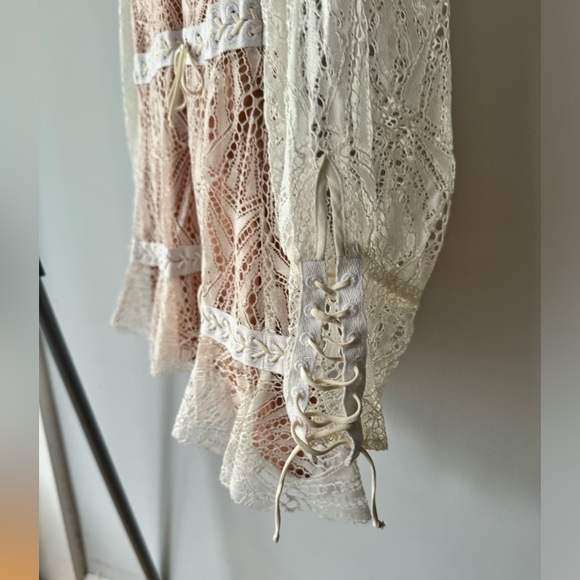 LIKE NEW FOR LOVE & LEMONS WHITE LACE LONG SLEEVE MINI DRESS SZ SMALL - Picture 4 of 6